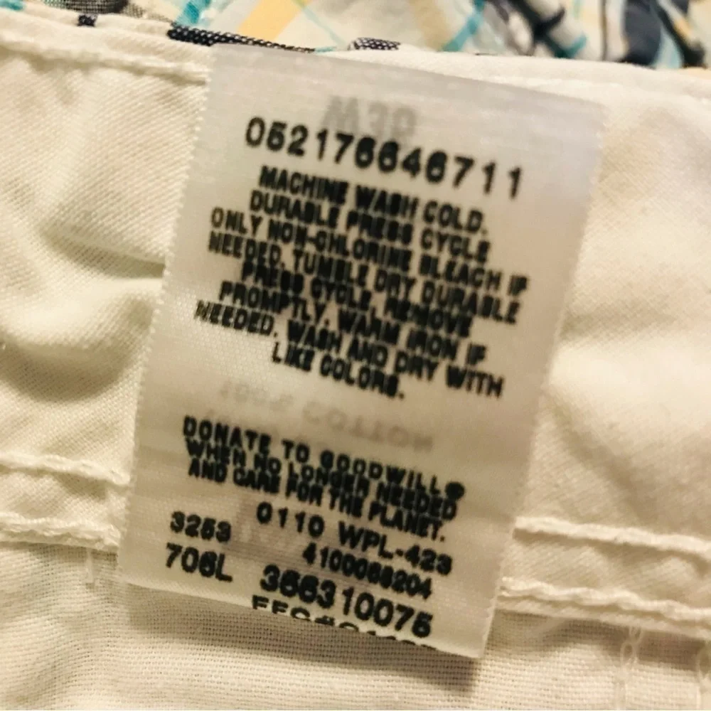 Levi Strauss Blue Yellow 100% cotton Plaid Cargo Shorts Men’s Size 36 11” inseam